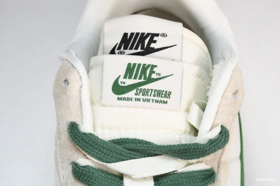 sacai White Vaporwaffle DD1875-102 Nike Green 0708